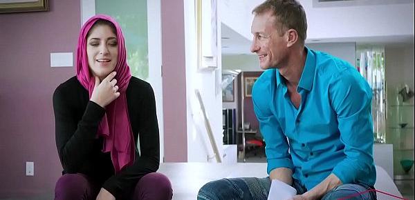  Nikki Knightly In Horny Hijab Girl Unveils Her Asshole